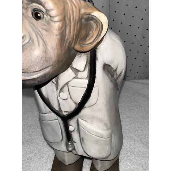 Dr Chimp Monkey Lab Coat Doctor Chalkware Figurine 1975 V&M Ceramics Damage Ear - Picture 7 of 7